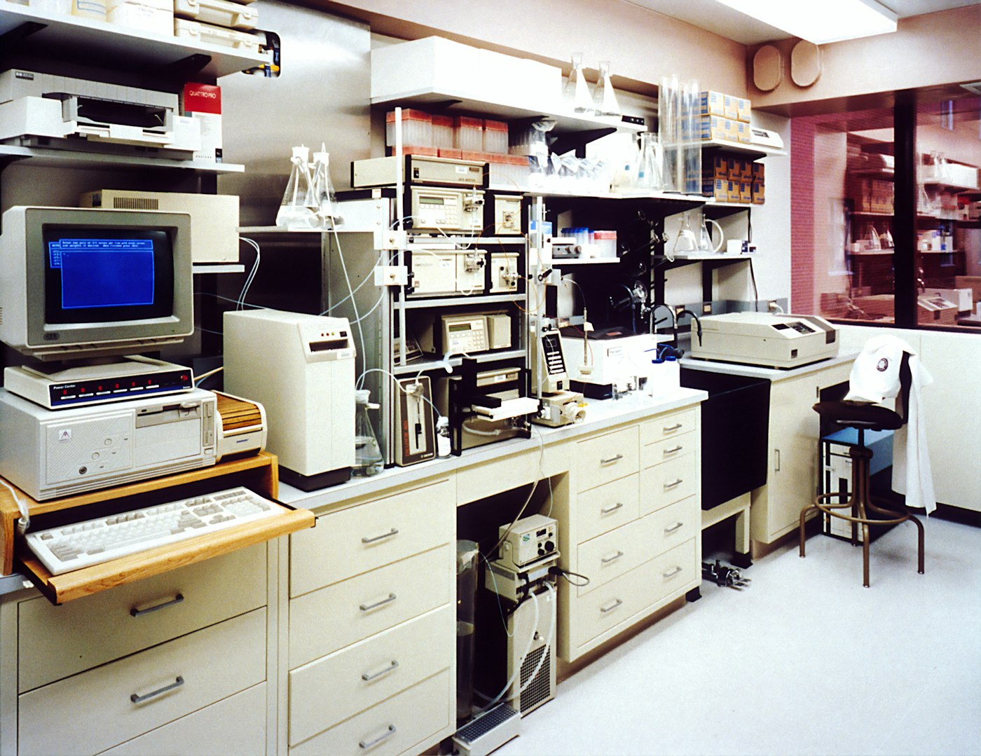 Weighing the factors that select an air or liquid thermal shock chamber