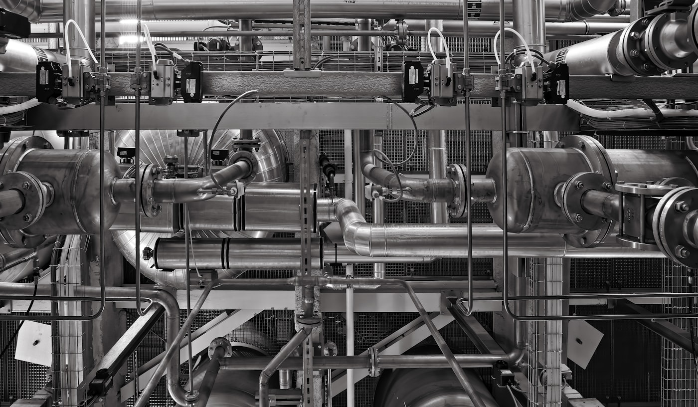 An environmental chamber that runs the same thermal test under either MIL-STD-810 revision